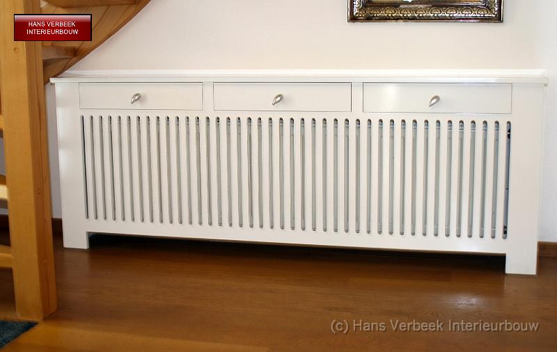 009 radiatorombouw met 3 warme sjaal- en handschoenladen.jpg - 007 Radiatorombouw gefreesd met laden